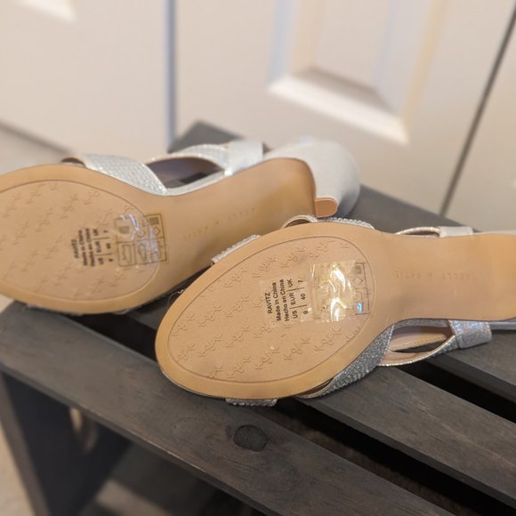Kelly and Katie Silver Heels Size 9 - Picture 5 of 9